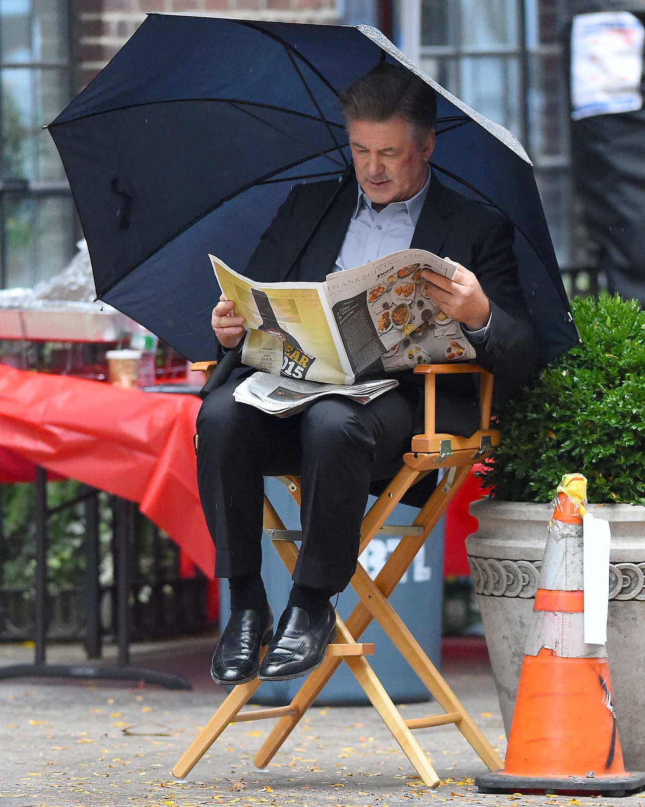 Hasta el periódico tuvo tiempo de leer.