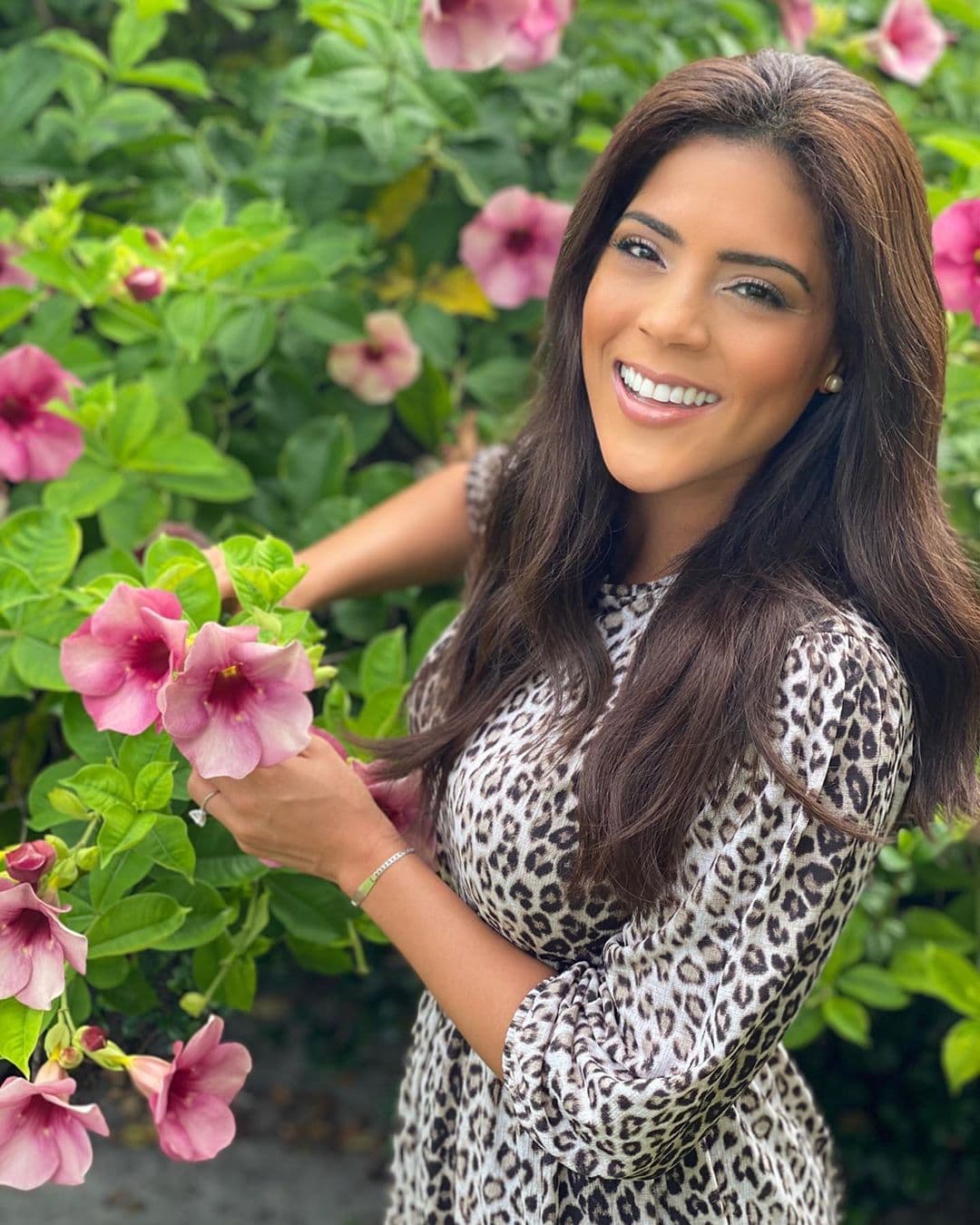 Francisca aceptó en la entrevista para Sal y Pimienta que posponer la boda fue duro, sin embargo a cada situación le busca lo mejor para continuar siendo feliz.