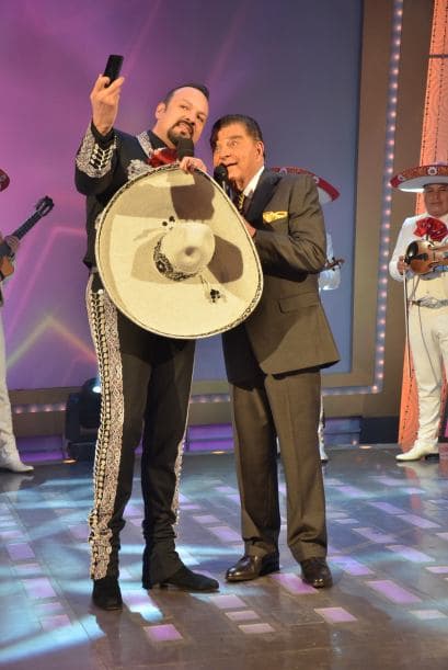 Al final una 'selfie' con Don Francisco para sellar una visita inolvidable que incluyó una comida muy mexicana.