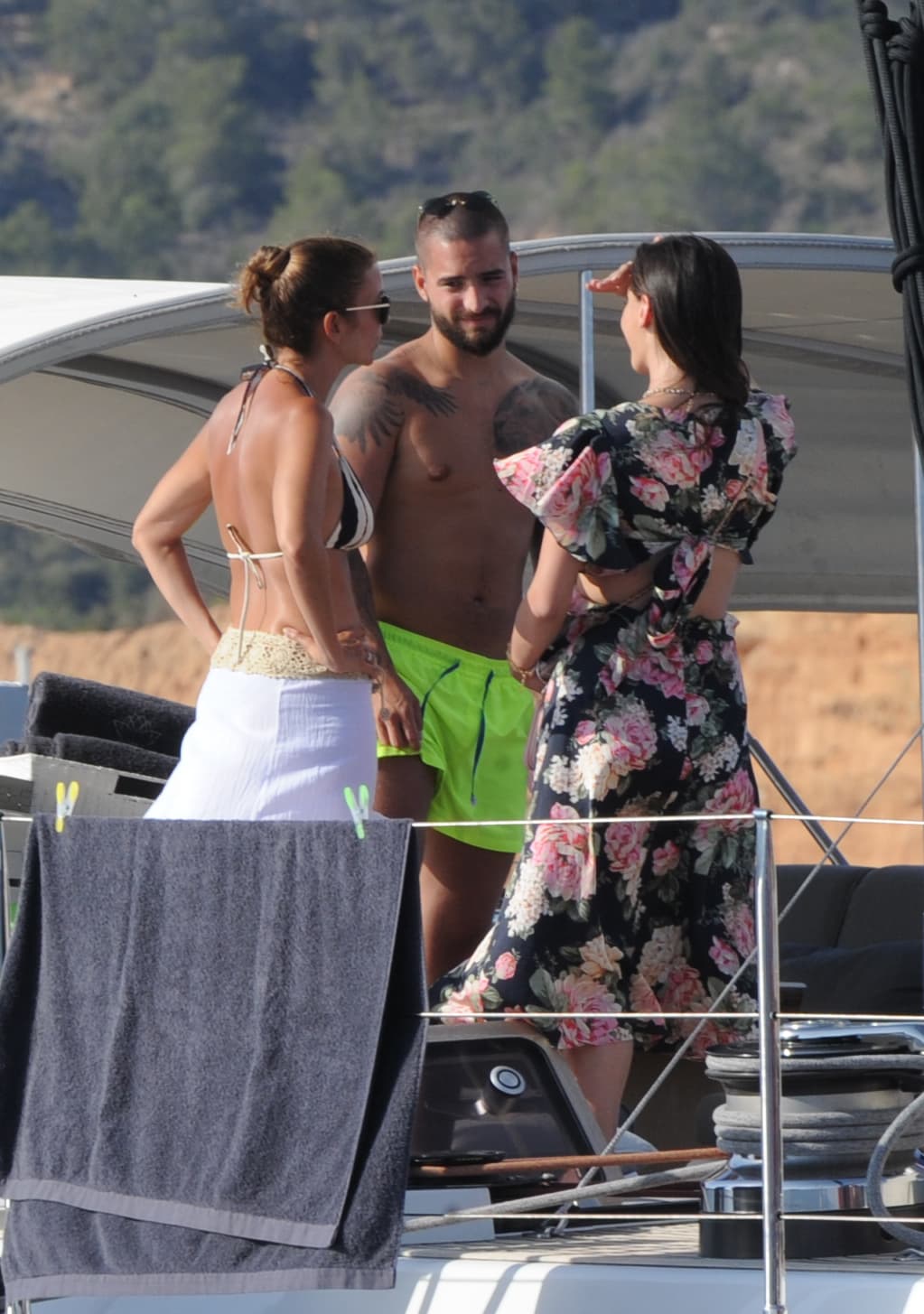 El pasado 3 de julio fue captado por un paparazzo mientras se divertía en un día de yate con su pareja la modelo Natalia Barulích y algunos amigos.
<br>