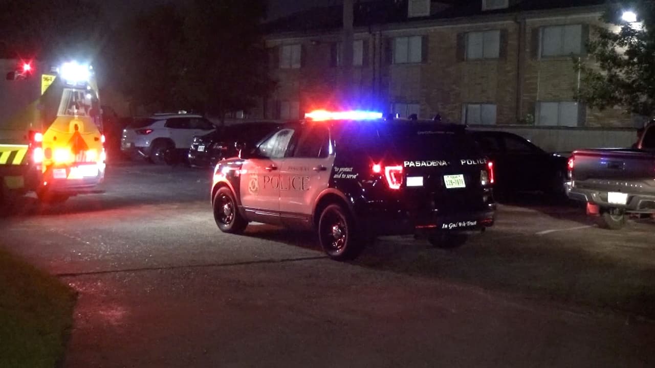 Mueren dos adolescentes hispanos y otro resulta herido tras tiroteo en unos apartamentos en Pasadena