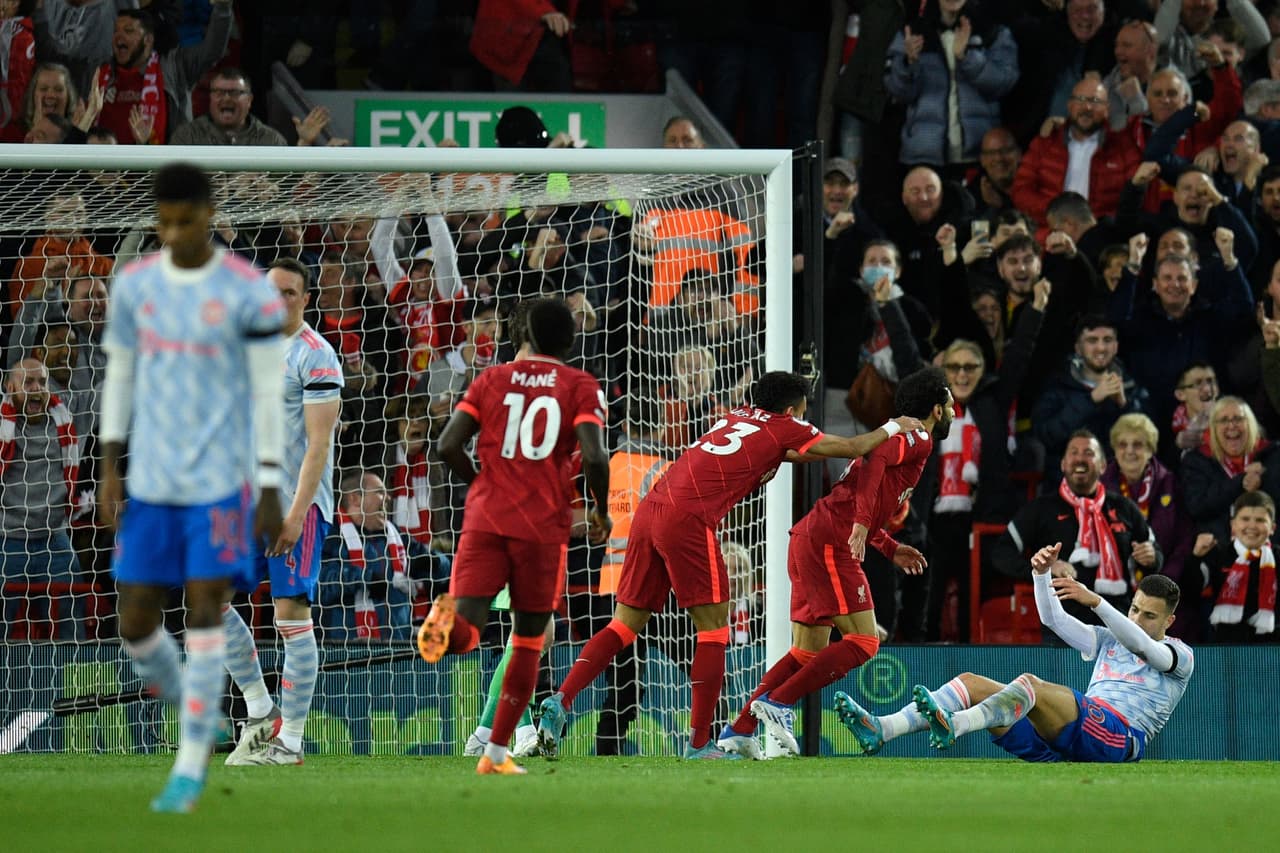 Con goles de Luis Díaz, Salah y Mané, el Liverpool sumó tres importantes puntos en su carrera con el Manchester City por hacerse con la Premier League en un mano a mano formidable.