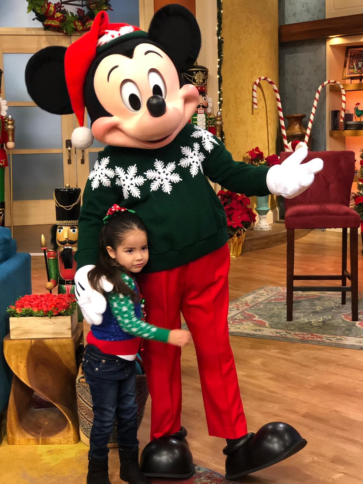 Aunque al principio se mostró un poco tímida al conocerlo muy pronto se hicieron amigos.