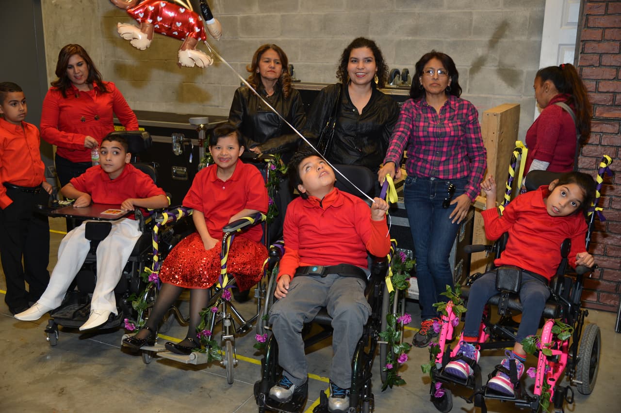 Los niños del Teletón USA te invitan a donar.