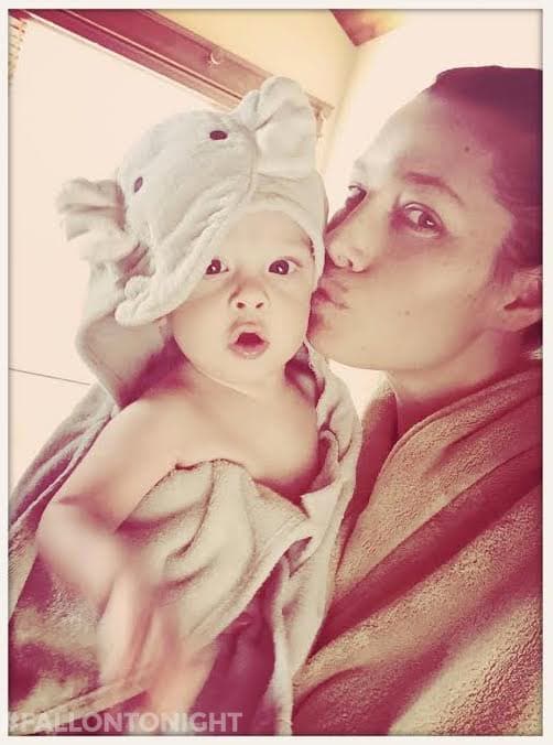 ¡Silas Randall Timberlake está bellísimo! Aquí con su mami después de haber tomado un baño.