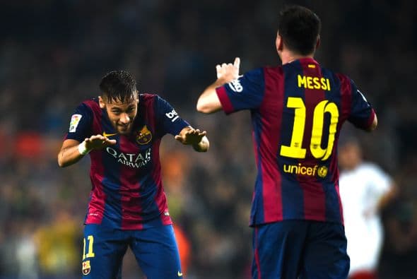 Messi y Neymar se enfrentan en un duelo de dominadas