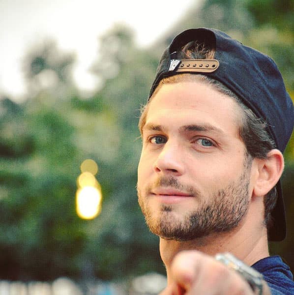 Tiene todo tipo de miradas, desde una coqueta y juguetona hasta una sexy y retadora.