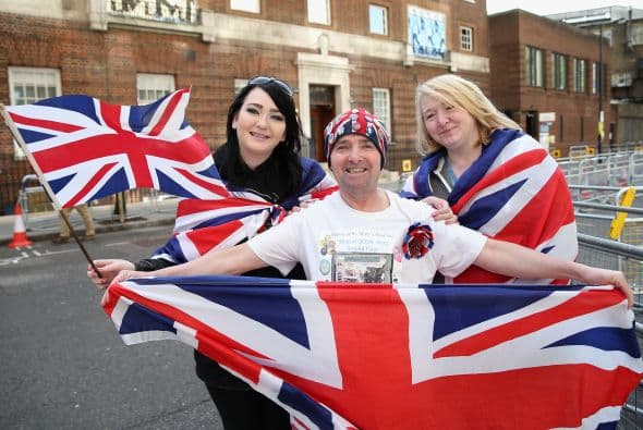 El segundo hijo del matrimonio real está por llegar y a las afueras del hospital Saint Mary de Paddington ya está todo listo para recibir a Kate.