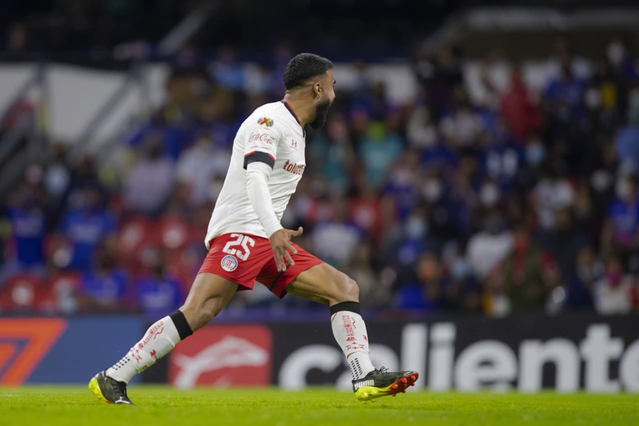 Pero la alegría se convirtió en temor en cuestión de tres minutos, cuando Alexis Canelo marcó el gol del empate para dejar el global 2-3.