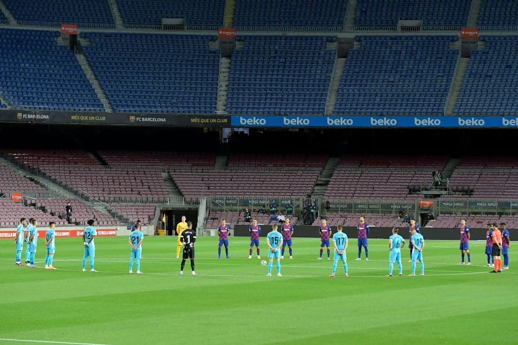 Tomaron un minuto de silencio por las víctimas que han fallecido por el coronavirus.