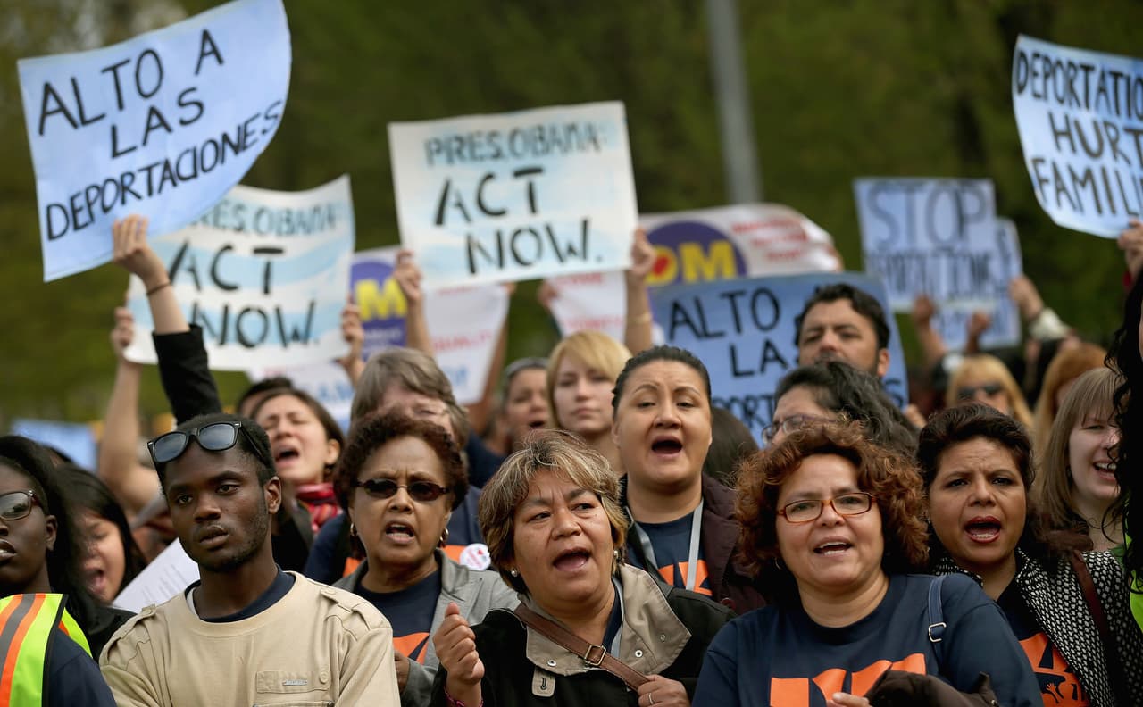 Inmigrantes piden un alto a las deportaciones.