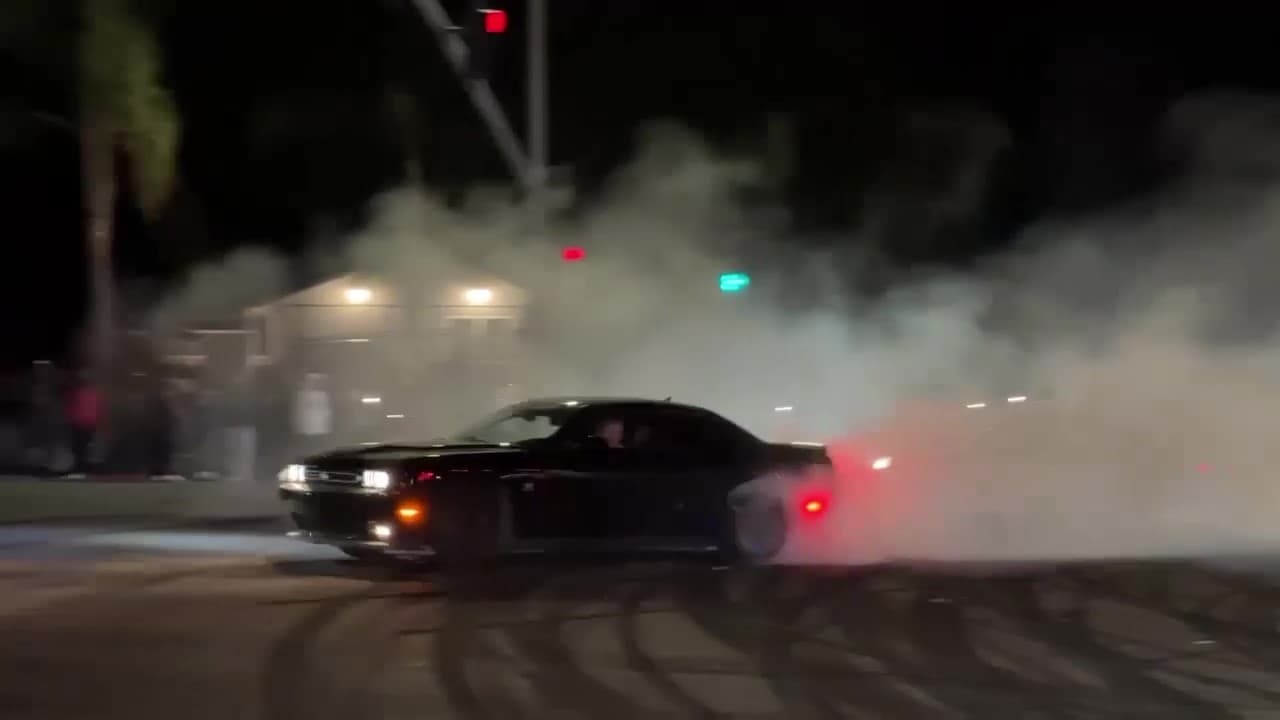 En la madrugada del 22 de octubre de 2023, se produjeron “sideshows” en dos intersecciones de San José.