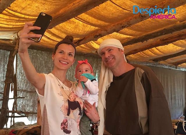 Alan Tacher es afortunado de llevar a su familia a los lugares en donde trabaja. (Marzo 24, 2016)