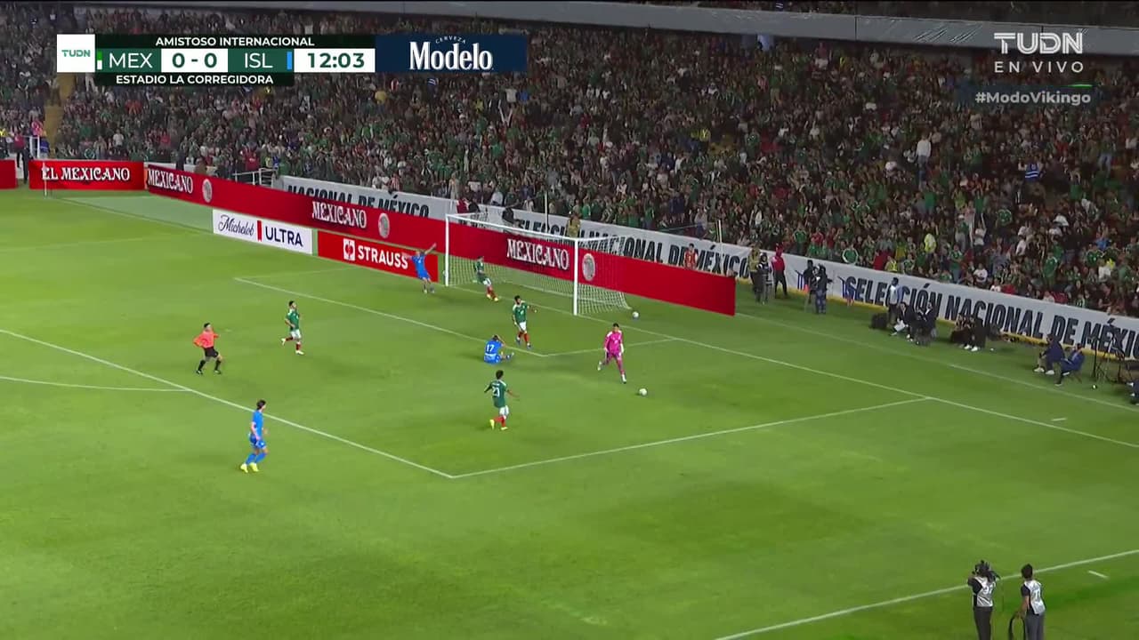 ¡TIRO ATAJADO! disparo por Ágúst Thorsteinsson.