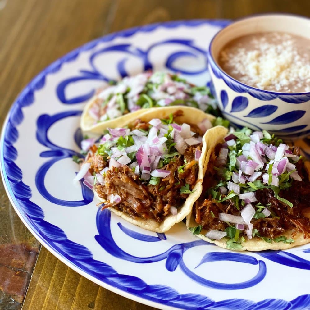<b>La Santa Modern Mexican Food</b>
<br>Dirección: 222 Glenwood Ave, Ste 107. Raleigh, NC. 27603
<br>Teléfono: (919) 720-4096
<br>Sitio web:
<a href="http://lasantanc.com">http://lasantanc.com</a>
<br>
<b><a href="https://www.yelp.com/map/la-santa-modern-mexican-food-raleigh">Cómo llegar</a></b>
<br>
<br>Así se promocionan en Yelp: “Somos un auténtico restaurante mexicano en el centro de Raleigh, cerca de Glenwood South. Contamos con algunas de las recetas de la madre de nuestro propietario y ofrecemos margaritas recién hechas, elaboradas con jugos recién exprimidos y tequilas de buena calidad. Toda nuestra comida es fresca, nunca congelada”.