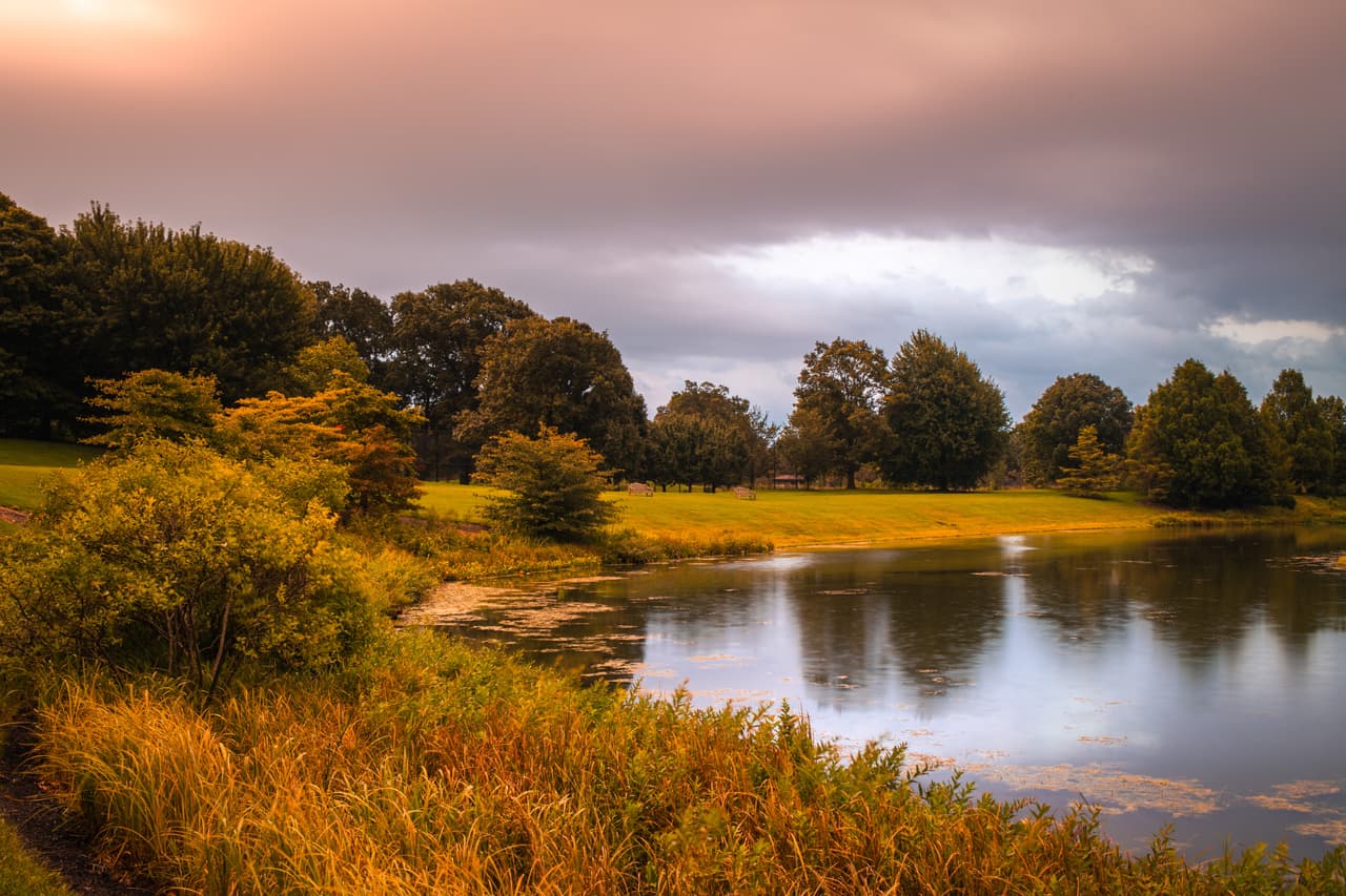La circunferencia de la costa del lago Tahoe es de 72 millas (116 km).
