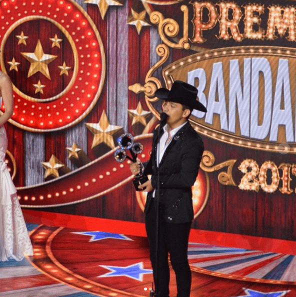 Christian Nodal fue un flamante ganador, al obtener el premio a 'La mejor canción del año', por su tema 'Adiós amor'.