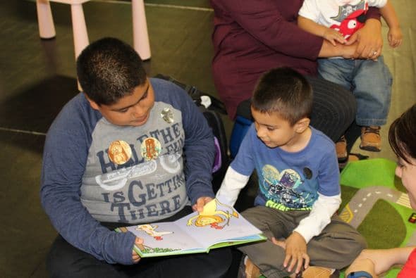 Miles se dieron cita en la séptima edición de la Feria de Educación que se festejó en Cal State Dominguez Hills. Te compartimos fotos de la concurrida celebración escolar.