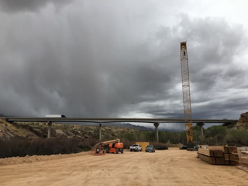 Para más información de las carreteras puede llamar al 5-1-1 o visitar el sitio 
<a href="https://www.az511.gov/cctv?start=0&length=10&order%5Bi%5D=1&order%5Bdir%5D=asc" target="_blank">az511.gov</a> y suscribirse a las alertas de transito.
<br>