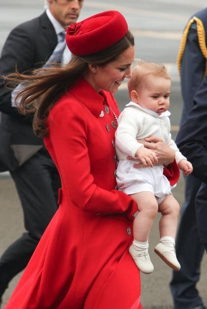 ¡El bebé real ya está de gira! Mira aquí los videos más chismosos.