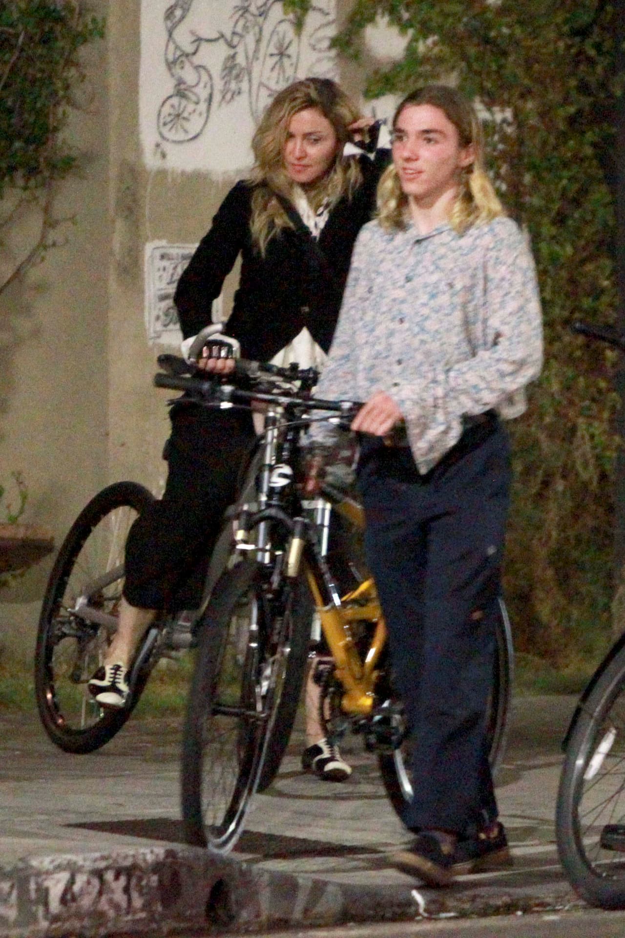 La pelea entre madre e hijo ya lleva varios meses, desde que el adolescente decidió pasar Navidad con su padre Guy Ritchie en Londres y no con ella en Nueva York.