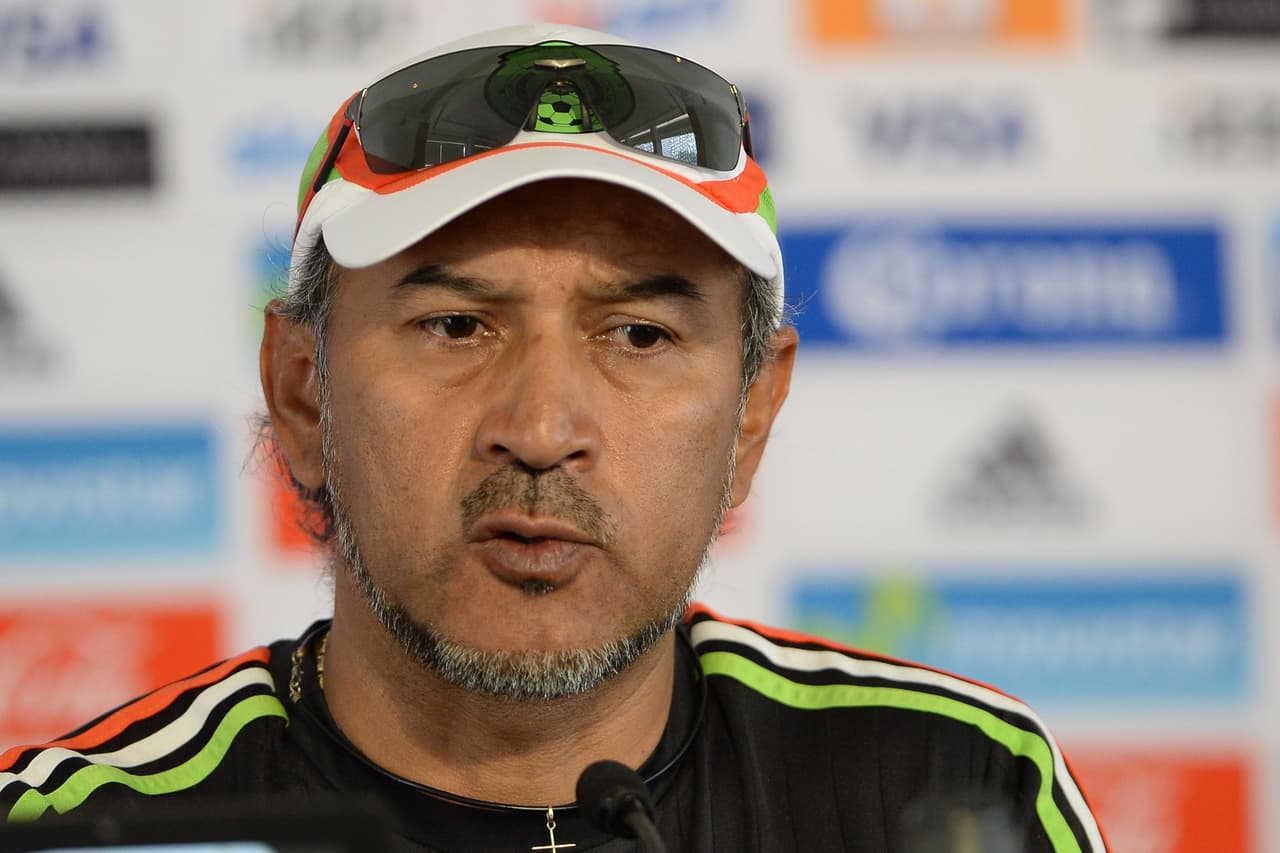 Raúl Gutiérrez espera respuestas de Benfica y PSV para dar su lista de convocados