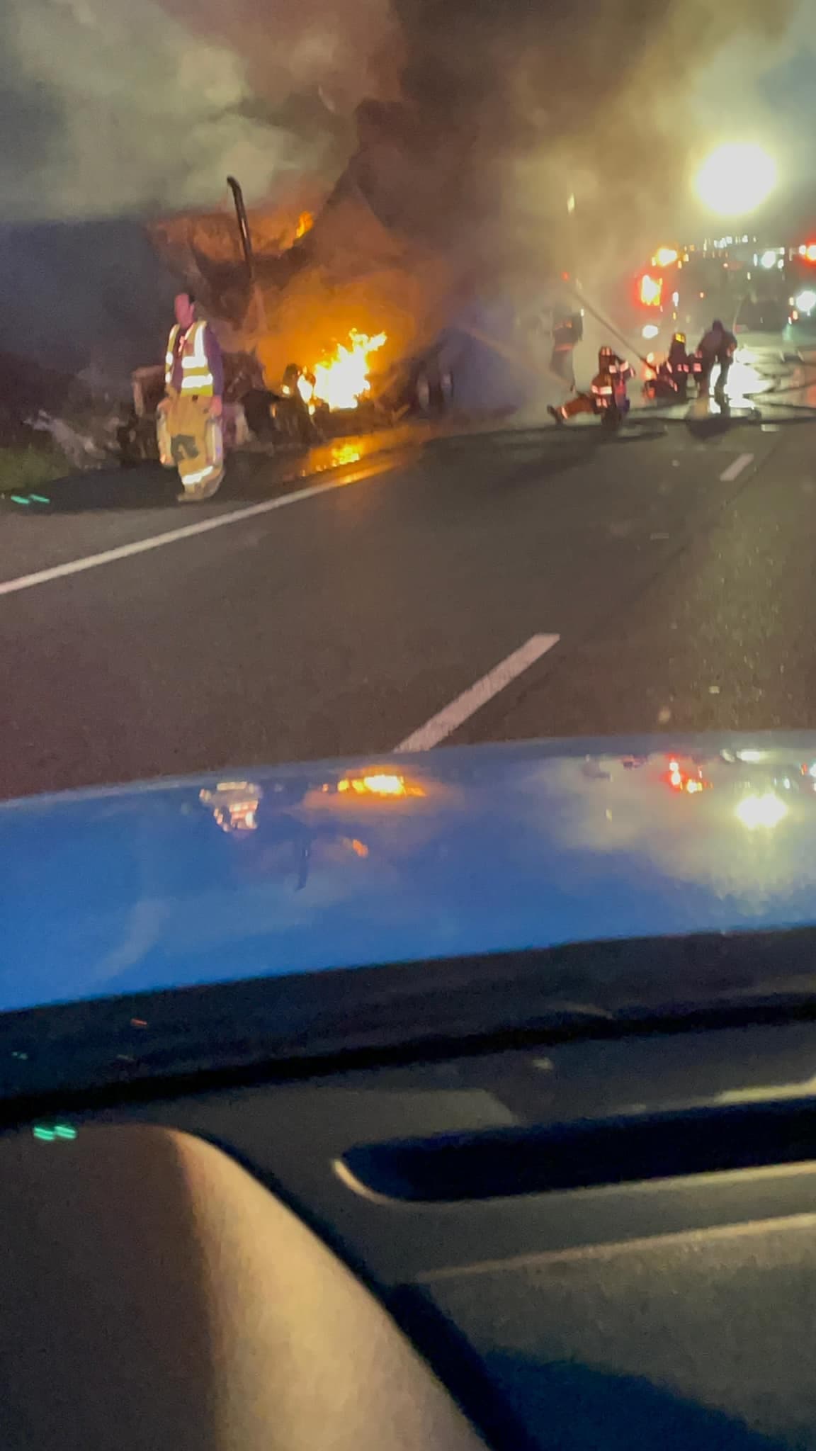 El conductor del vehículo aseguró que pudo escapar porque otro conductor se detuvo junto a él y le avisó que su unidad estaba en llamas.