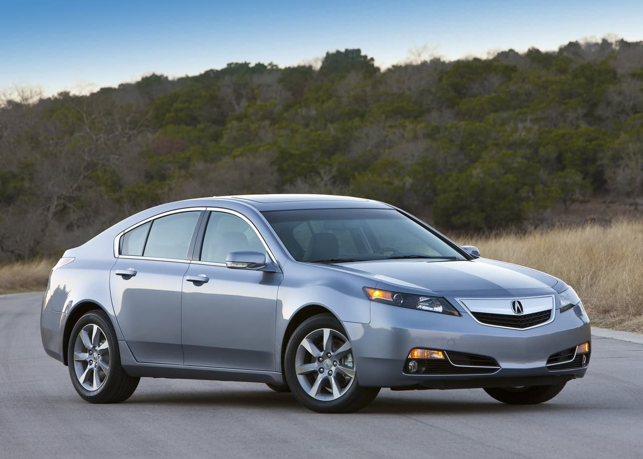 <h3 class="cms-H3-H3"><b>11. Acura TL</b></h3>
<br>
<br>
<b>Mantenimiento en el transcurso de 10 años:</b> 12,100 dólares