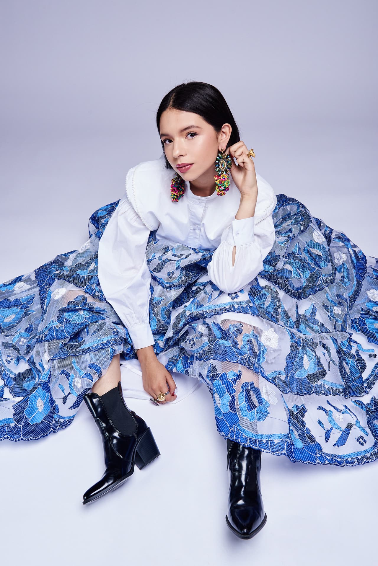 <h3 class="cms-H3-H3"><b>Ángela Aguilar</b></h3>
<br>El Coliseo José Miguel Agrelot recibirá a la intérprete de 18 años, quien nos deleitará con algunos de sus éxitos. Este año la cantante de regional mexicano es una de las más nominadas. Su nombre destaca en siete categorías entre ellas, Artista Femenino – On The Rise, Mejor Canción Regional Mexicana por su tema ‘Ahí Donde Me Ven’, Mejor Fusión Regional Mexicana por ‘Ella Qué Te Dio’, entre otras.