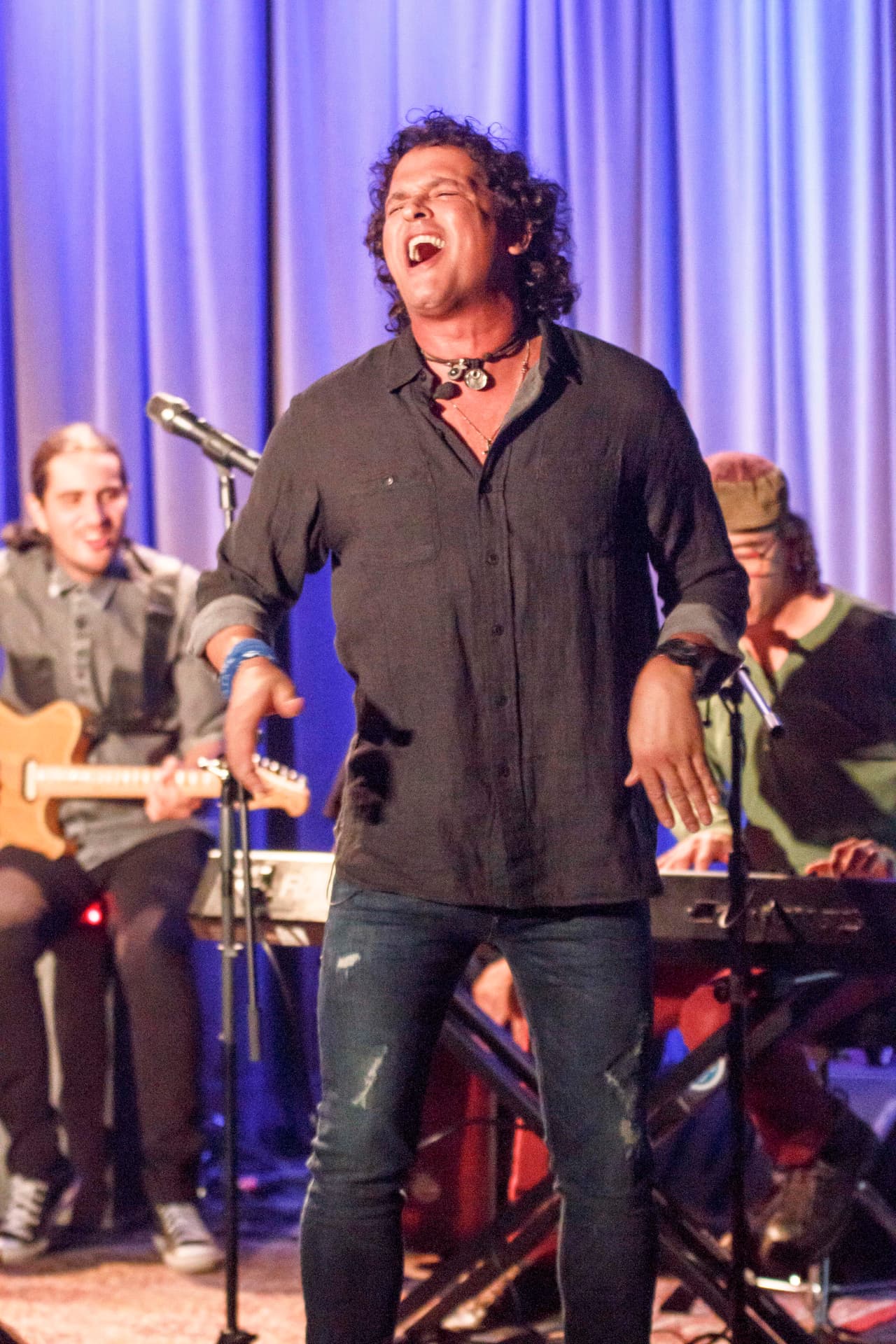 Durante una entrevista con 'Despierta América', el músico reveló que ya está como invitado y como parte de los que pondrán el sabor musical en el enlace de la actriz con Joe Manganiello.