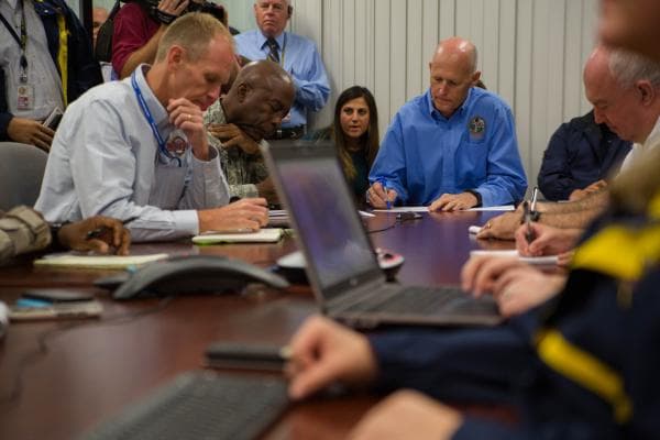 Rick Scott pide que estén 'preparados para lo peor'