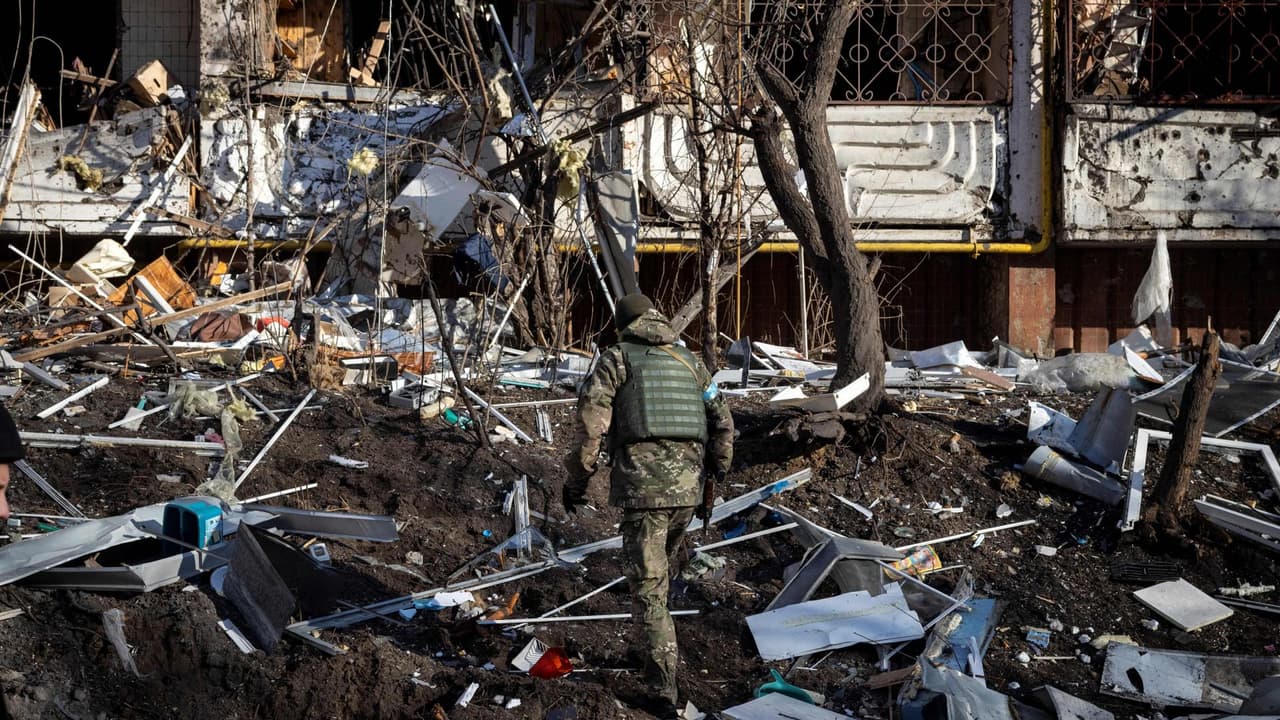 En video: Rusia dijo que reduciría las actividades militares en ciertasa zonas, pero Ucrania reporta otra jornada de intensos bombardeos.