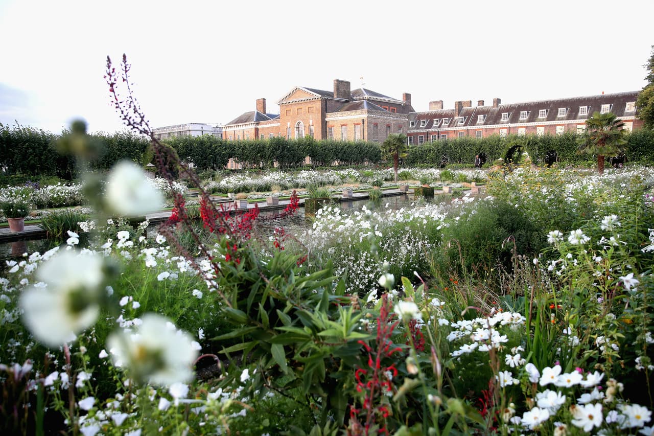 Las flores serán distribuidas a instituciones de caridad luego de la boda, anunció el domingo el palacio de Kensington.