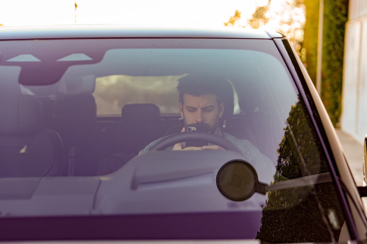 Según información de El Gordo y La Flaca, el exfutbolista esperó a las afueras de la que alguna vez fue su hogar alrededor de 15 minutos.
<br>