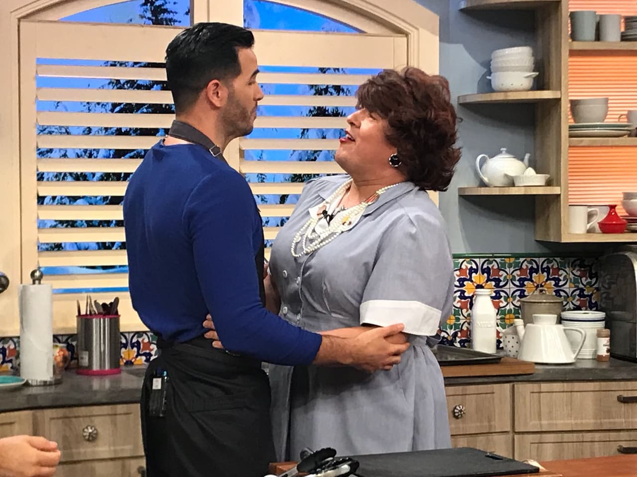 Meche le hizo un reclamo a nuestro chef. Ella quería que le cocinara.