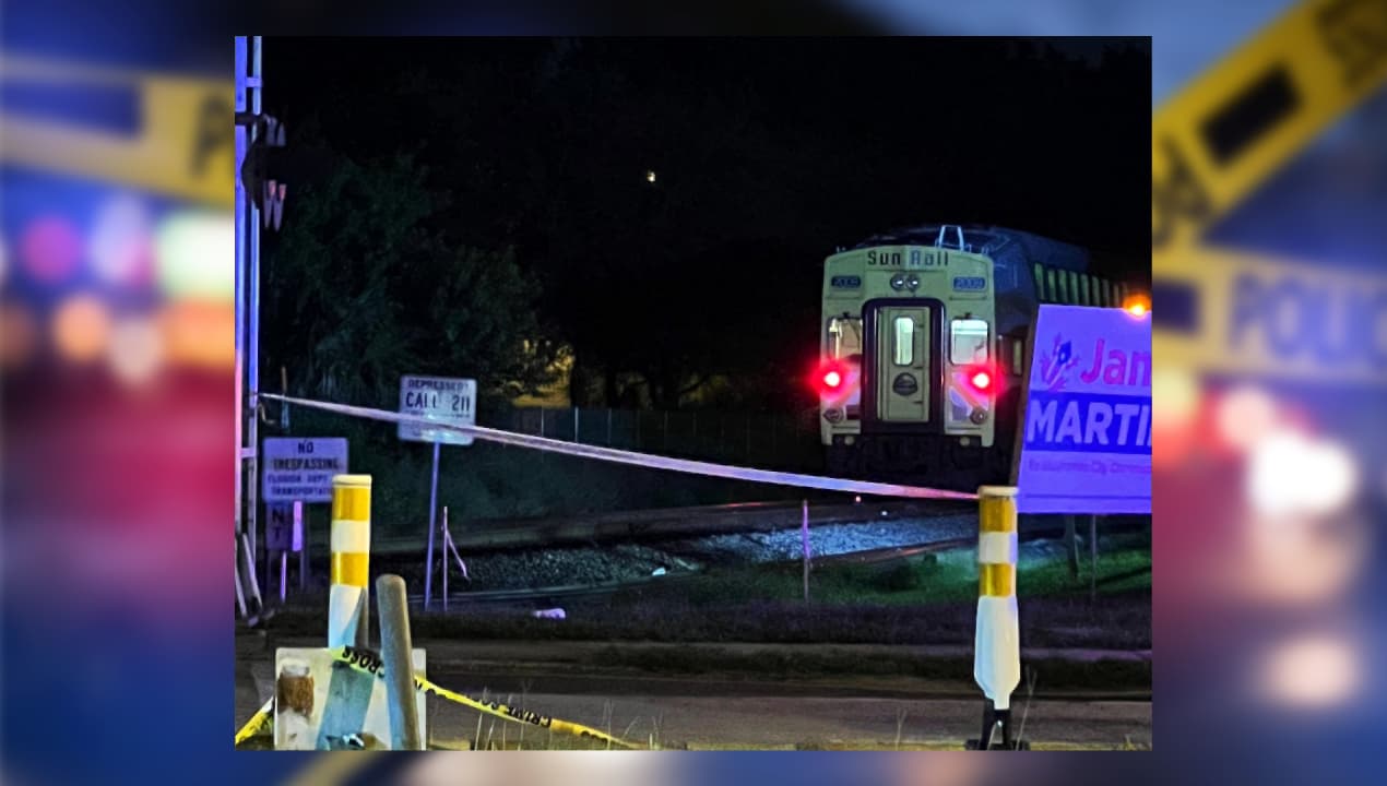 Vehículo choca contra un tren en Kissimmee