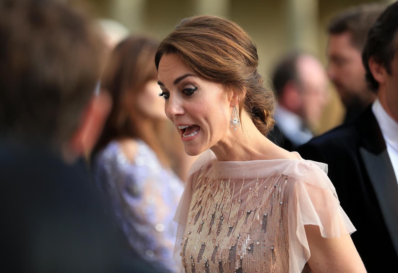 La Duquesa nos mostró que le encanta este vestido.