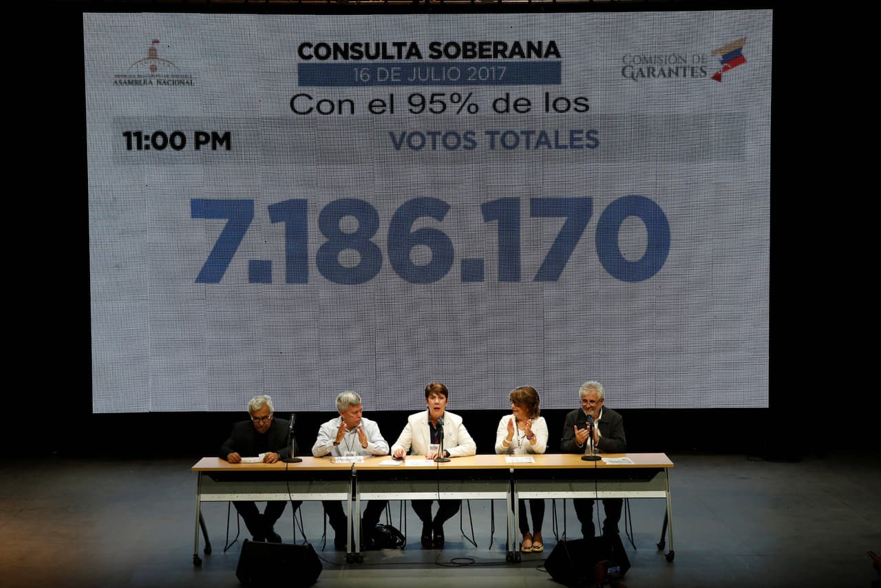 Venezolanos se movilizaron masivamente contra Maduro en un plebiscito que el gobierno desestima