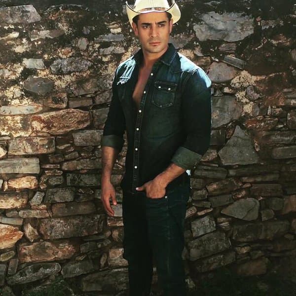 A principio de año lo vimos en ‘Que te perdone Dios’ con una pequeña aparición como ‘Gerardo López-Guerra’, el hermano fallecido de ‘Fausto’.