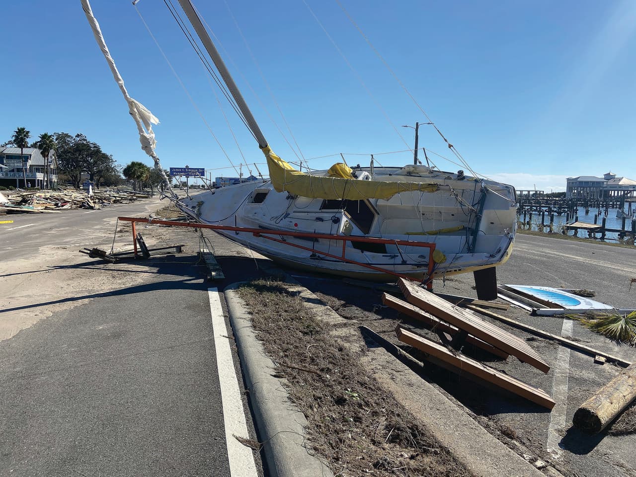 "Fue bastante aterrador": Sube a 6 el número de muertos causados por el huracán Zeta