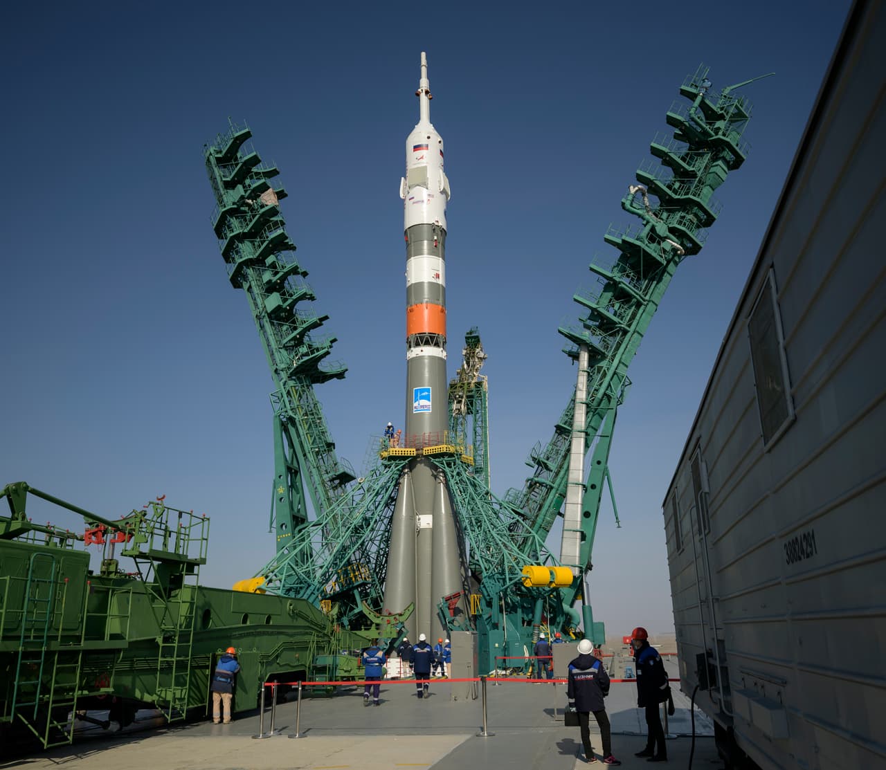 Aunque se aprovechan de una gran experiencia y material fiable, como el legendario Soyuz, que data de la época soviética, Rusia tiene dificultades para innovar y ha sufrido varios problemas técnicos en misiones recientes, así como problemas de financiación y corrupción, indica un reporte de AFP.