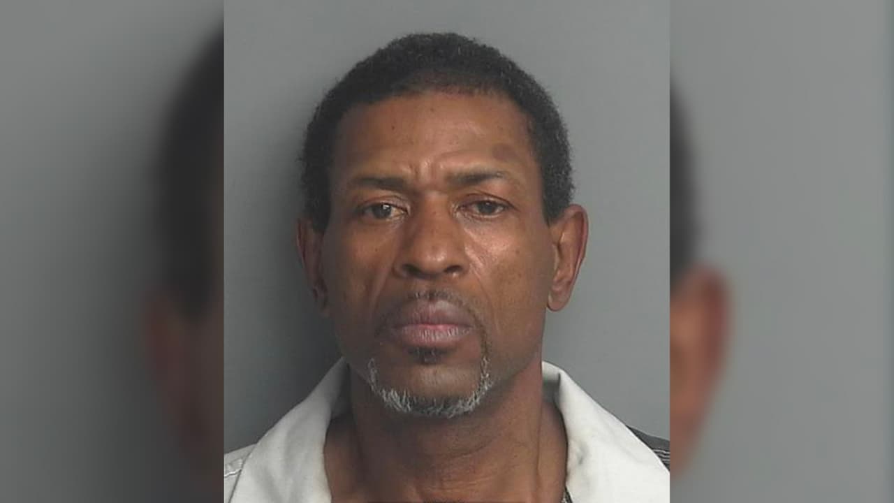 Roderick Gerard Boxie, 53 años, acusado de represalias. Última residencia conocida: Longmire Road, Conroe, Texas.