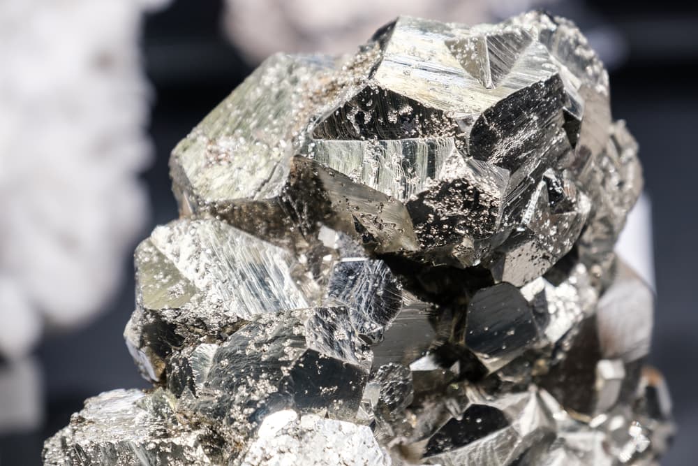 Al potenciar la autoestima y la confianza en uno mismo, puede ayudar a superar la actitud servil y el complejo de inferioridad, sobre todo en mujeres que se sienten deprimidas u oprimidas.