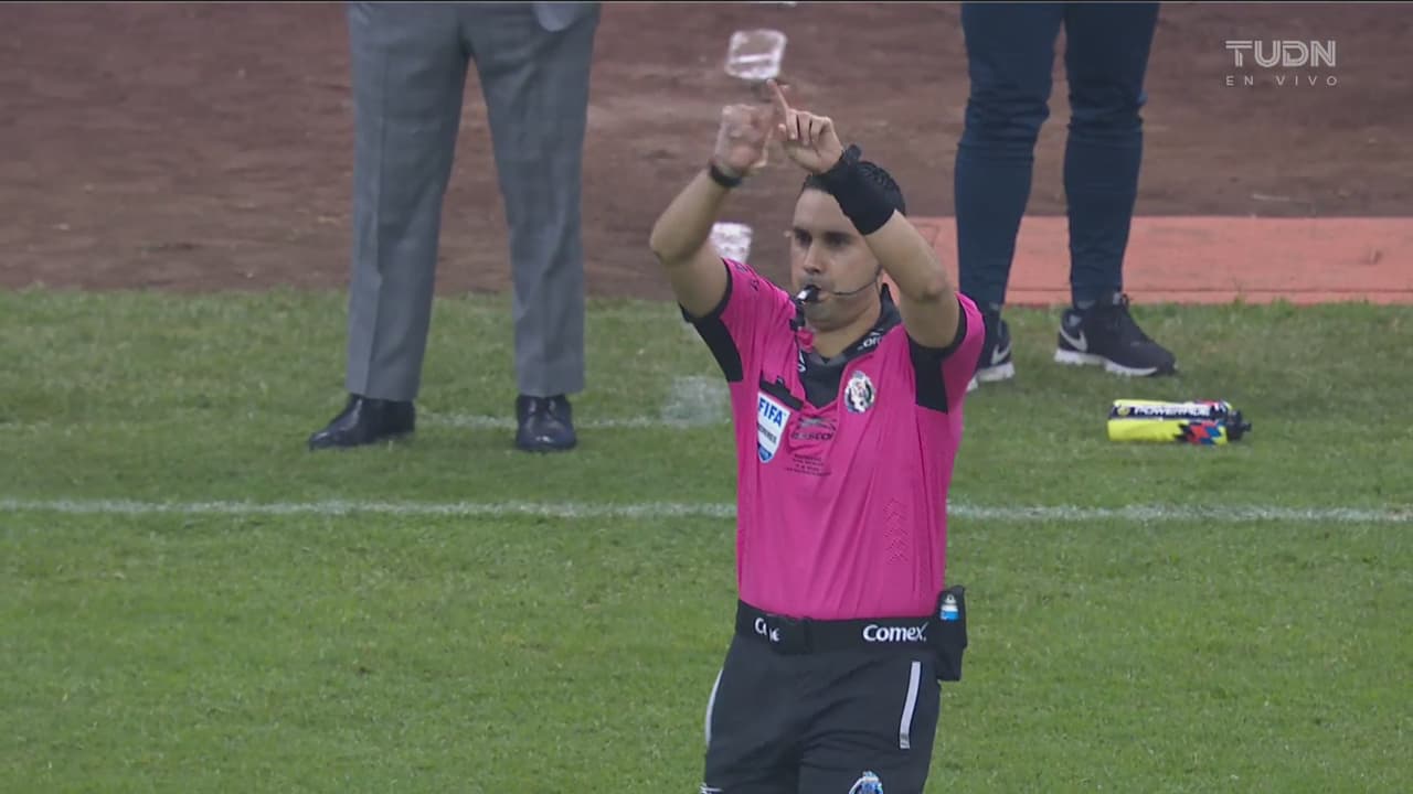 ¡Polémica! El VAR anula el gol de Roger Martínez