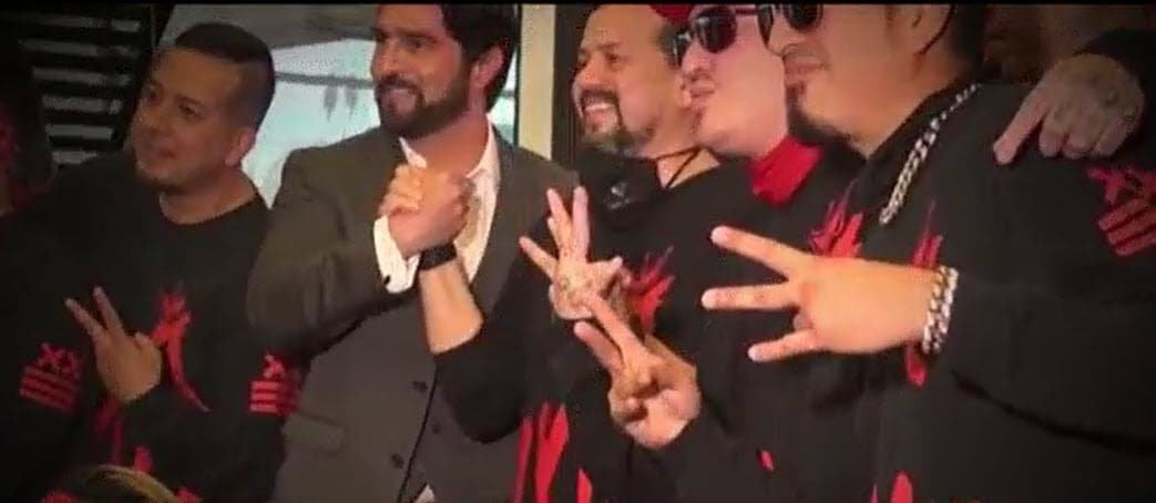 Cuando 
<b><a href="https://www.univision.com/entretenimiento/chismes/cruz-martinez-esposo-de-alicia-villarreal-podria-tener-cancer-de-pancreas" target="_blank">Cruz Martínez</a></b> apareció al lado de 
<b><a href="https://www.univision.com/famosos/arturo-carmona-miedo-bioserie-alicia-villarreal-fotos" target="_blank">Arturo Carmona</a> </b>el pasado 13 de octubre en una conferencia de prensa para anunciar que habían emprendido juntos un negocio, a algunos desconcertó la escena. 
<br>