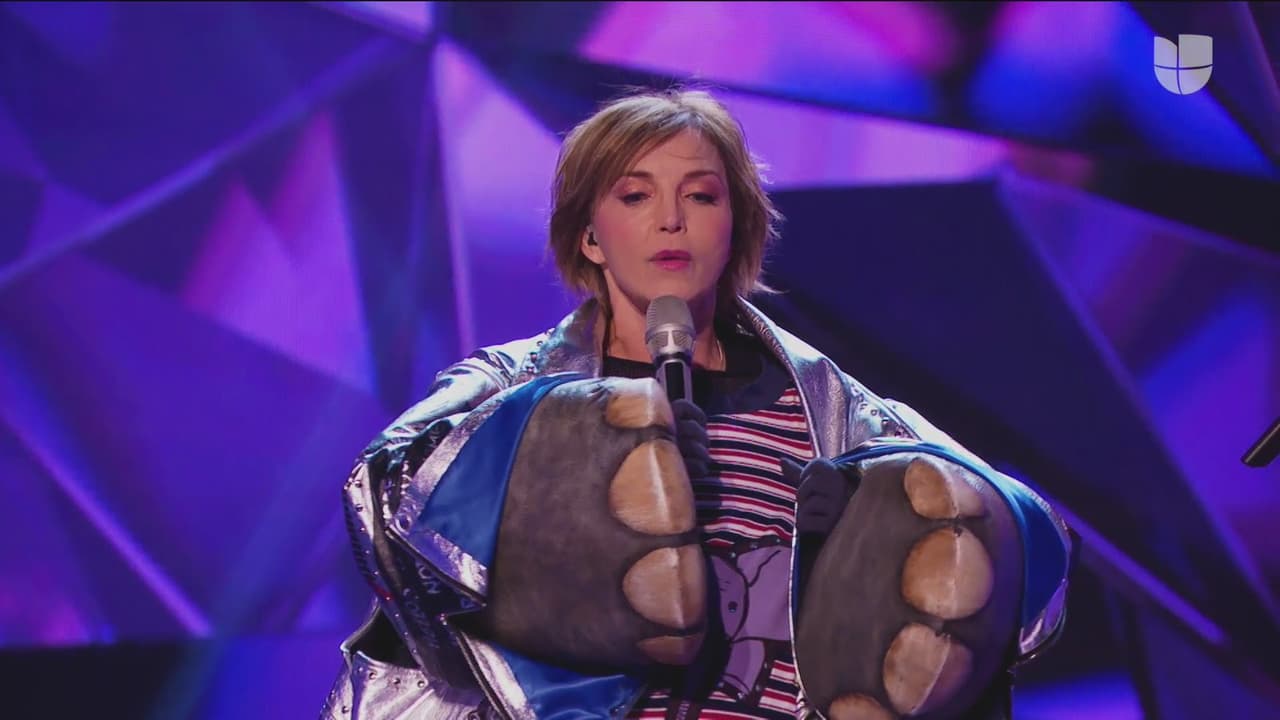 Yuri y Consuelo atinaron al decir que Laura Flores era la celebridad detrás de la máscara.