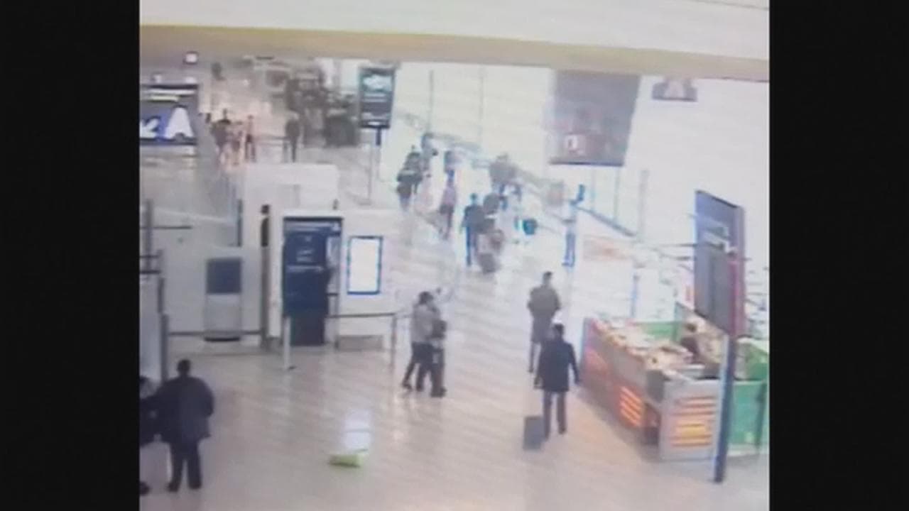 Matan a un hombre que intentó quitarle el arma a una mujer soldado en el aeropuerto parisino de Orly