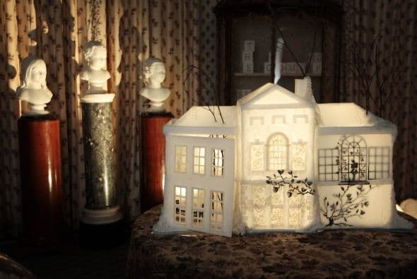 Disfraces, juguetes y regalos forman parte de la exposición "Una infancia real" que muestra algunos de los tesoros de los niños de la monarquía británica.