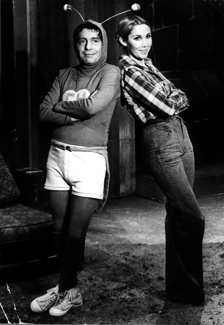 Se dice que fue el director de cine Agustín P. Delgado quien lo bautizó como ‘Chespirito’, diminutivo del reconocido dramaturgo Shakespeare.
<br>