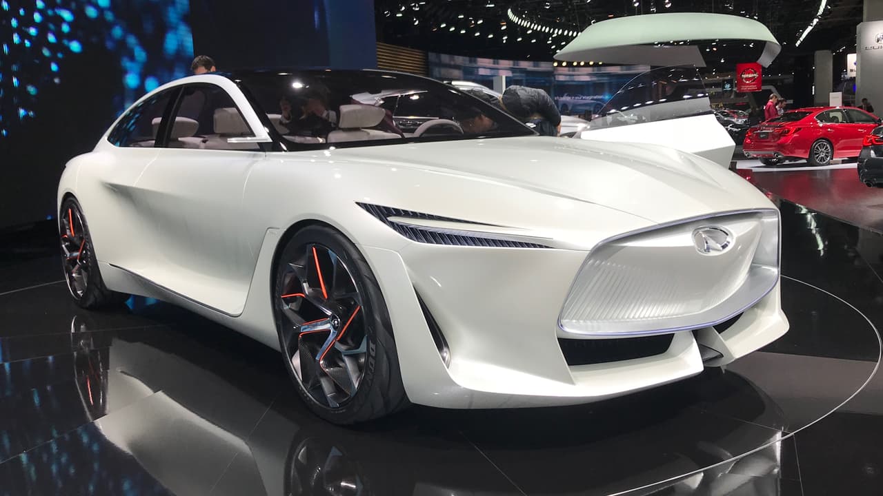 <h3 class="cms-h3-H3">Conceptos y prototipos.</h3>
<br>
<br>Como su nombre lo indica, el
<b> INFINITI Q Inspiration Concept</b> será la inspiración en materia de diseño de los modelos futuros de la marca de autos Premium japonesa. El cubano-estadounidense
<b> Alfonso Albaisa</b>, vicepresidente senior de diseño global de Nissan dice que el nuevo diseño busca "mostrar un nuevo tipo de elegancia que haga énfasis en armonía y simpleza en un mundo cada vez más complejo". El Q Inspiration Concept está dotado de la tecnología de manejo autónomo ProPilot de Nissan y de una versión del motor de compresión variable VC-Turbo.